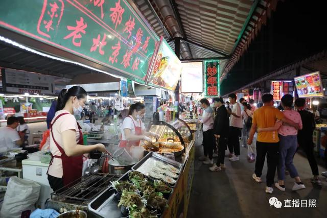 最新夜市擺攤圖片，繁華夜市的繁華景象與百態(tài)人生，繁華夜市擺攤盛景，百態(tài)人生的縮影圖片欣賞